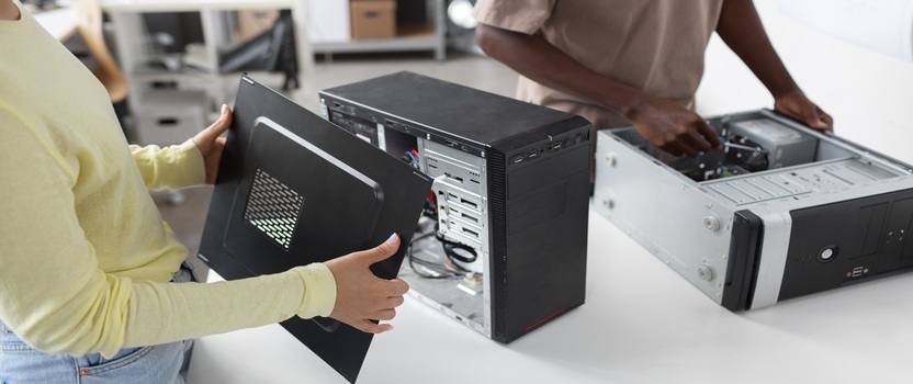 Montagem de computadores em ambiente de trabalho